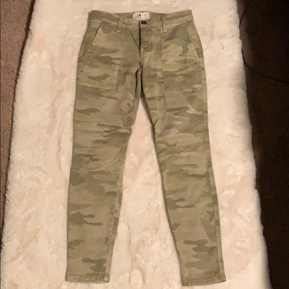 🛑SOLD🛑 Current/ELLIOTT CAMOUFLAGE DENIM